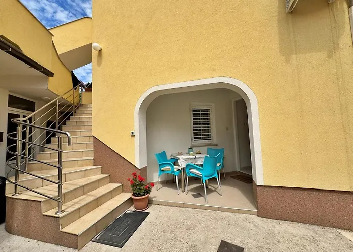 Car Lj. Apartman *